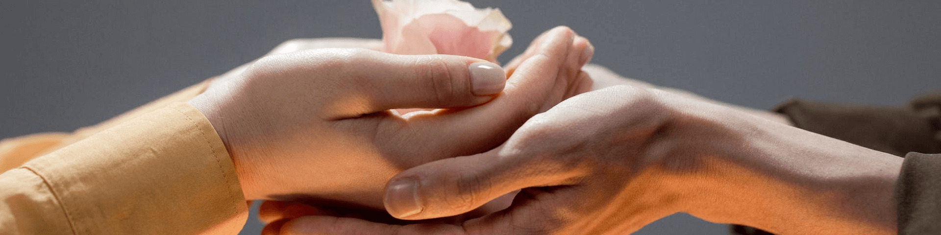 Gotong Royong Membangun Desa, Kader PDI Perjuangan Sumsel Salurkan Bantuan Alat Pertanian di Musi Banyuasin